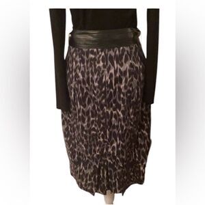 Worthington size 8 Black and grey leopard print skirt EUC